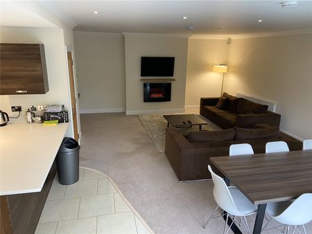 6 bedroom semi-detached house to rent - Photo 5