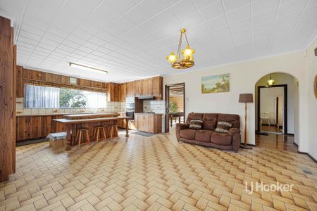 254 Furlong Road, St Albans VIC - Photo 4