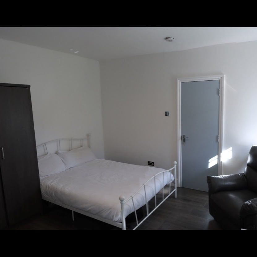 4 Bed Terraced House, Galsworthy Avenue, E14 - Photo 1