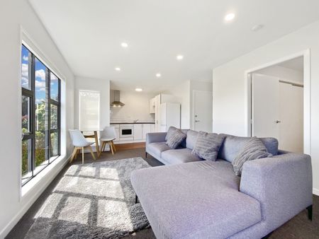 Welcome to 98a Woodman Drive in Tawa. - Photo 2