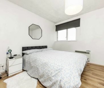 Maplehurst Close - Photo 6