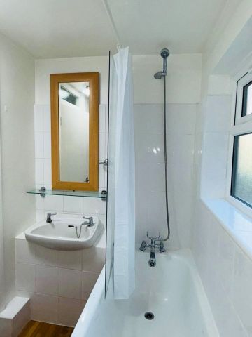 2 Bed Flat, Harbut Road, SW11 - Photo 5