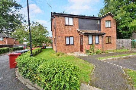 Mountbatten Close, Slough, Berkshire,SL1 - Photo 5