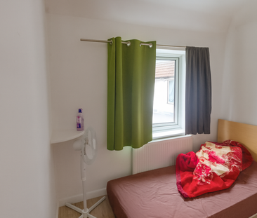 3 bedroom semi-detached house to rent - Photo 2