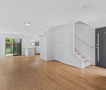 Modern & Spacious Townhouse in a Handy Location - Photo 5