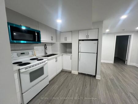 552 Monteith Avenue S #Bsmnt - Photo 3
