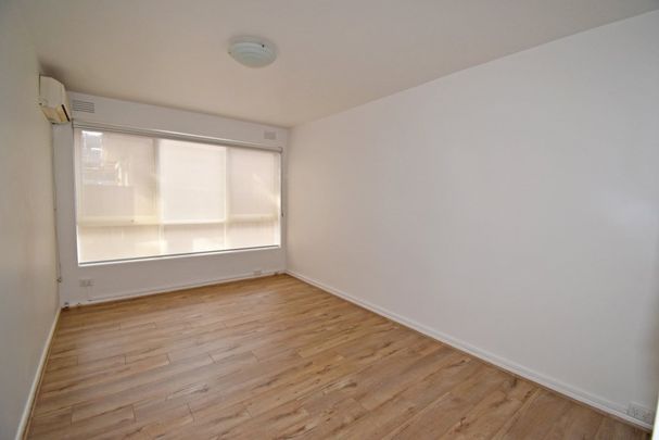 Ground Floor Recently Renovated Apartment - Photo 1