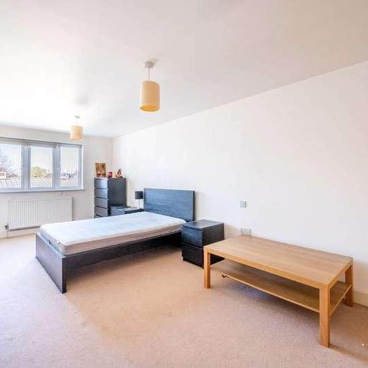 Stane Grove, Clapham North, SW9 - Photo 1