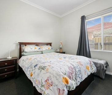 Charming 3- bedroom home - Photo 1