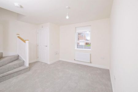 2 bedroom semi-detached house to rent - Photo 3