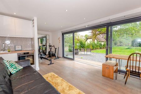 5 bedroom semi-detached house to rent - Photo 4