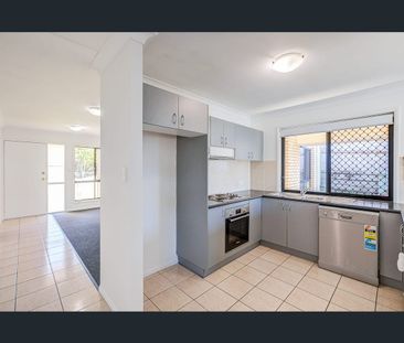 Well Presented Family Home - Photo 5