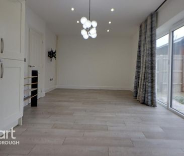 4 bedroom detached house to rent - Photo 3