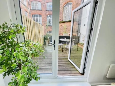 Courtyard Studio - Photo 5