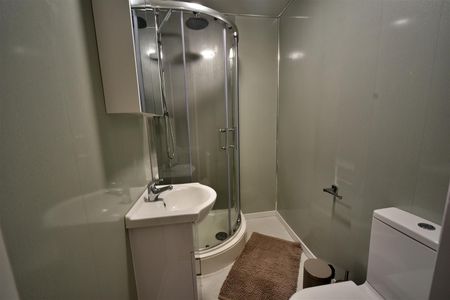 Room 11 - Photo 5
