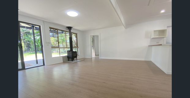 Renovated cottage with separate granny flat - walk to the lake - Photo 1