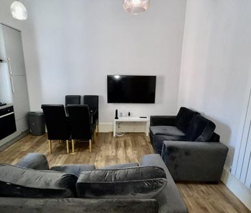 2 bedroom flat to rent - Photo 5