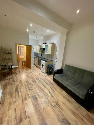 2 bedroom flat to rent - Photo 3