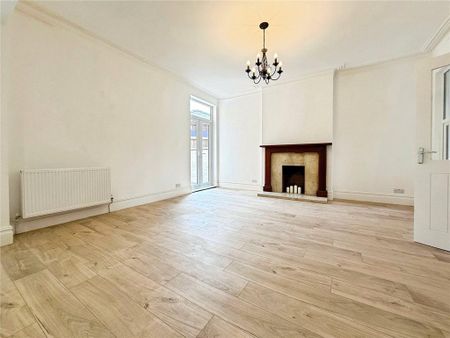 5 bedroom semi-detached house to rent - Photo 3