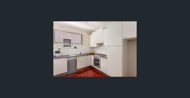 RENOVATED, GROUND FLOOR, EXCEPTIONAL LOCATION! - Photo 1