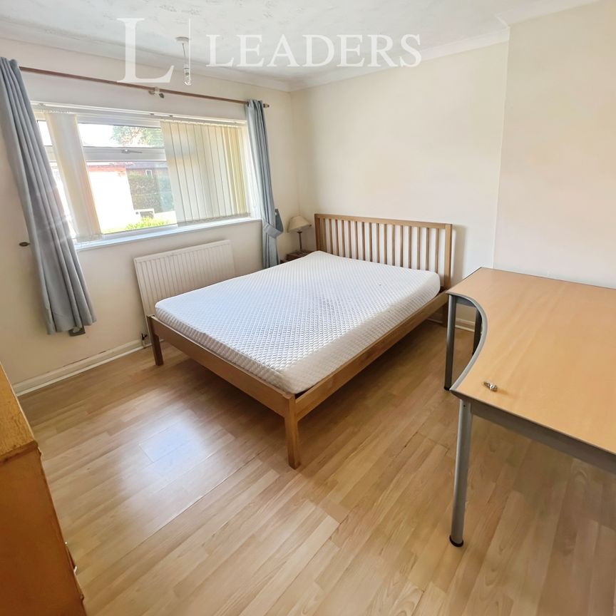 1 bedroom room to rent Wishford Avenue, Nottingham, NG7 - Photo 1