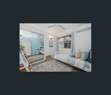 STUNNING AND SPACIOUS 4 BEDROOM HOME + INGROUND POOL - Photo 6