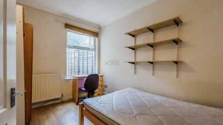 4 bedroom terraced house to rent - Photo 3