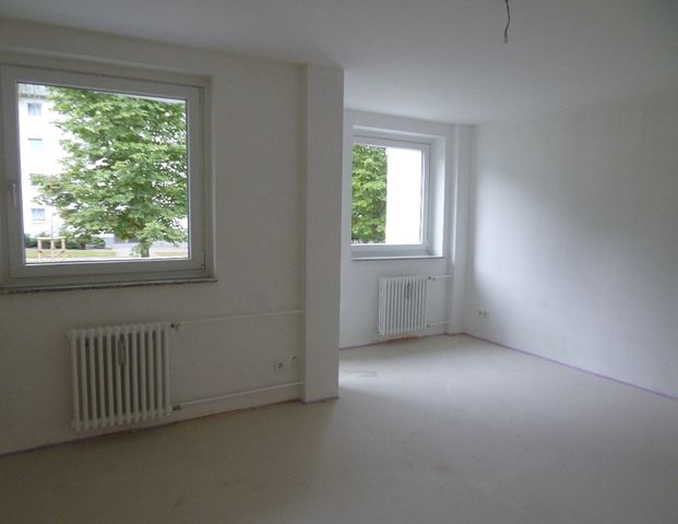 Großzügig und elegant: Stilvolle Erdgeschoss-Wohnung mit Design-Boden und Einbauküche - Photo 1