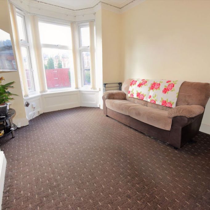 4 bedroom House in Burley Lodge Road, Leeds - Photo 1