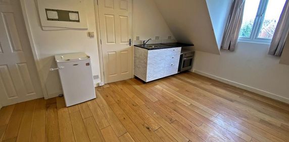 Studio to rent - Photo 2