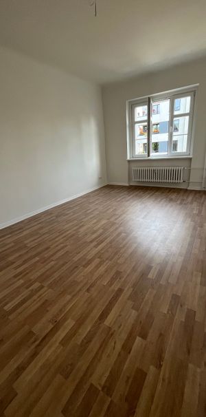 Grünes wohnen in Kalrshort. Familienfreundliche Dreizimmwohnung - Photo 1