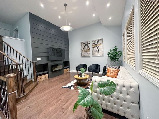 For Lease - 7 CLOVERCREST Drive, Brampton, Ontario - Photo 1