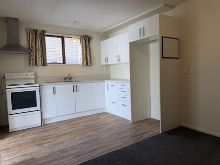 Tidy 2-Bedroom in the Heart of St Albans - Photo 4