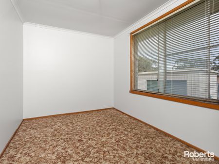 3 BEDROOM HOME IN RAVENSWOOD - Photo 2