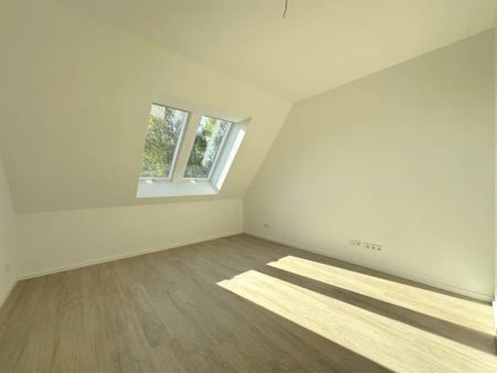 Helle Dachgeschosswohnung über 2 Etagen im Neubau - Erstbezug! - Photo 3