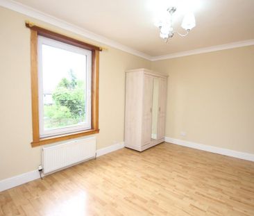 3 bedroom flat to rent - Photo 4