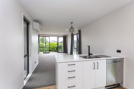 Lovely 3 bedroom family home in Rolleston! - Photo 3