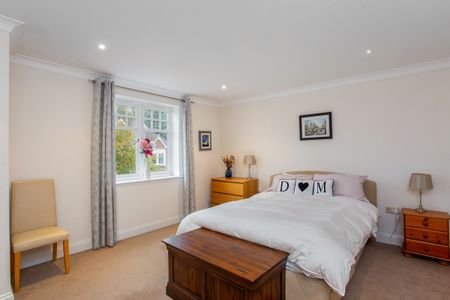 4 bedroom semi-detached house to rent - Photo 5