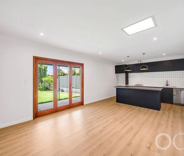 Open the Door to Light, Comfort & Everyday Convenience - Photo 6