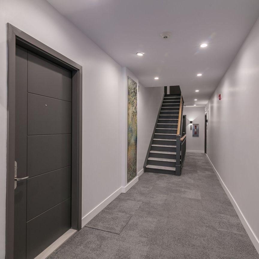 3730 Chemin Queen Mary - Photo 1