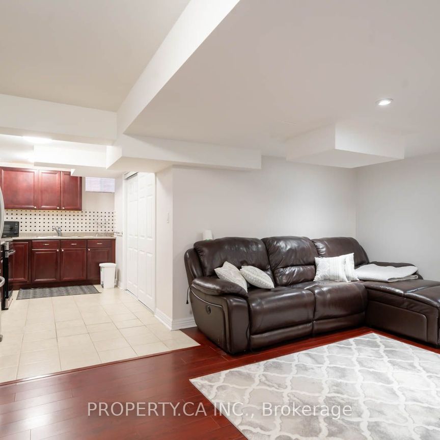 Detached Home For Lease | N8139574 - Photo 1