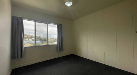 Spacious 2-Bedroom Unit with Open Plan Living - Photo 3