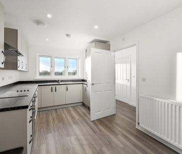 4 bedroom end of terrace house to rent - Photo 5