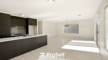 33 Edmund Street, Pakenham - Photo 5