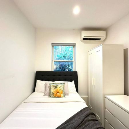 Private Room Walk to North Sydney Station and Greenwood Plaza in 8 Min - Photo 4