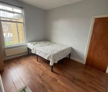 Room in a Shared House, Strode Road, N17 - Photo 2