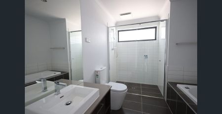 Modern Townhouse for Rent - Photo 2