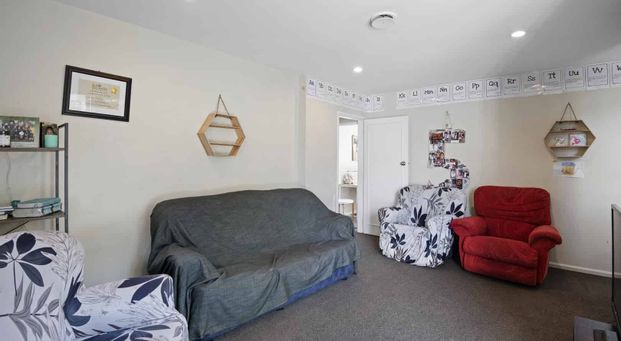 Family home in Burnside High Zone! - Photo 1