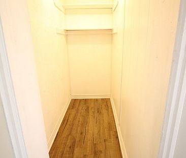 ** ALL INCLUSIVE ** Spacious 1 Bedroom Apartment!! - Photo 4