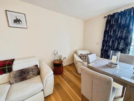 2 bedroom flat to rent - Photo 2